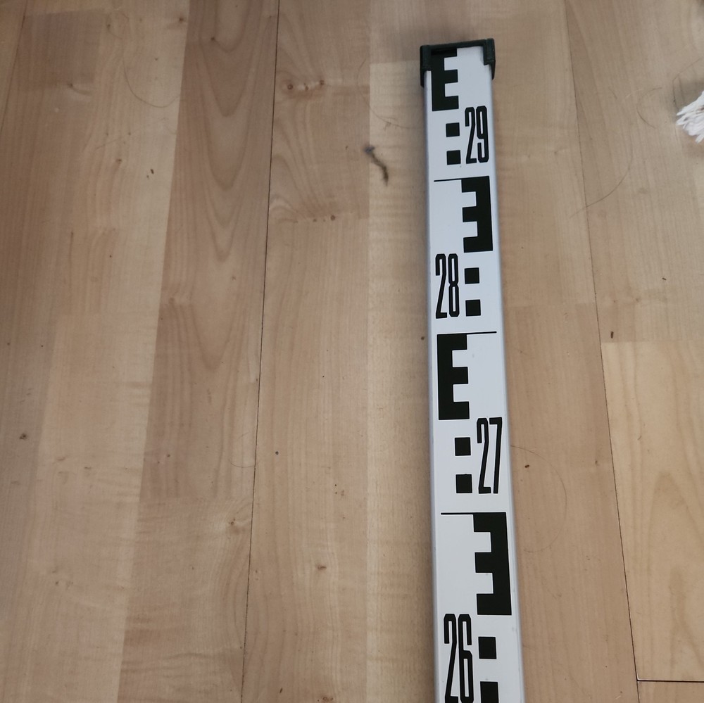 ALUMINIUM TELESCOPIC LEVELING STAFF - adjustable