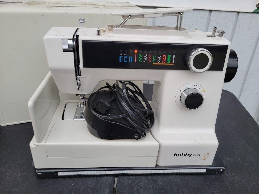 PFAFF Hobby 645 Sewing Machine with Pedal