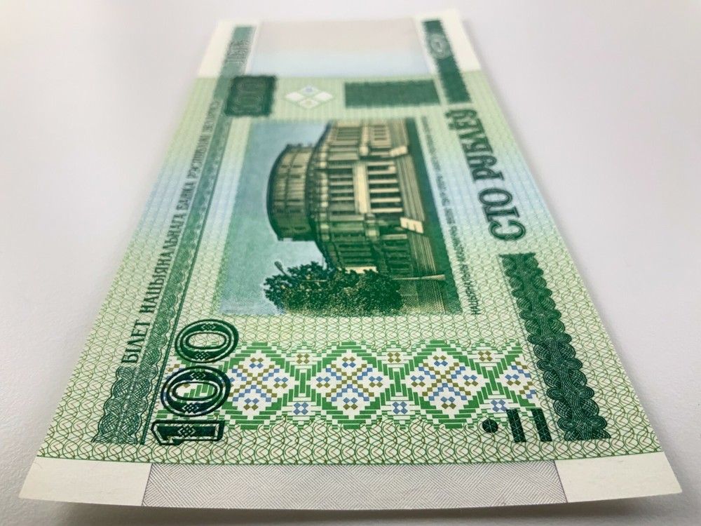 2000 Belarus 100 Rublei Uncirculated Banknote X722