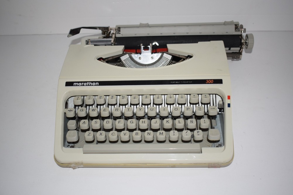 MARATHON 300 PORTABLE TYPEWRITER (HME25)