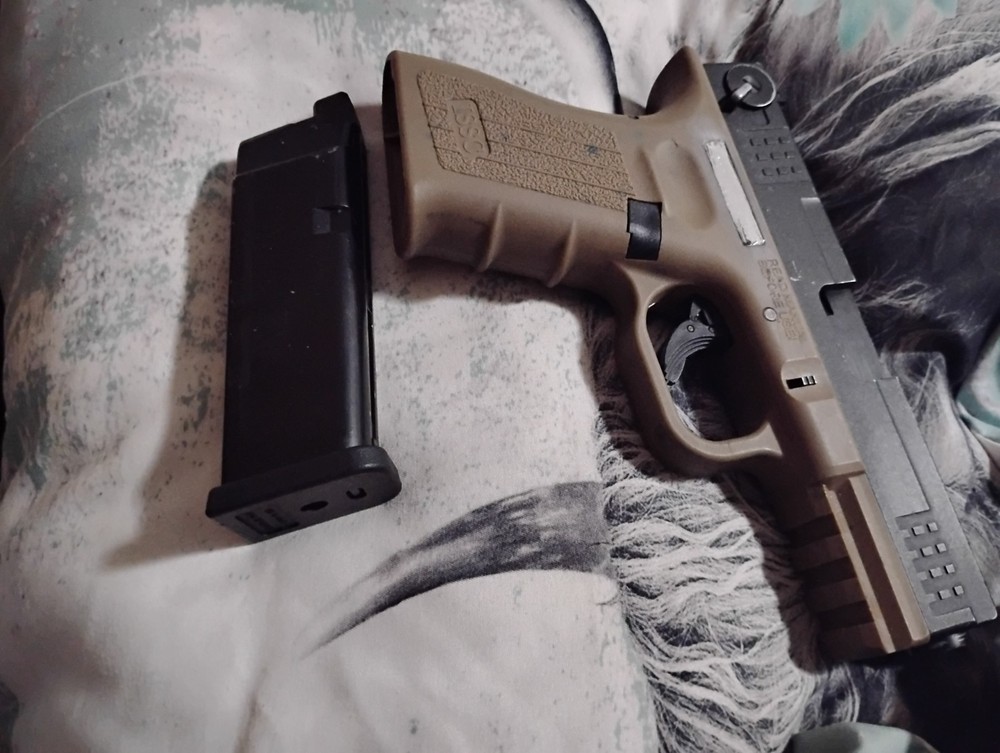 ISSC m22 airsoft pistol