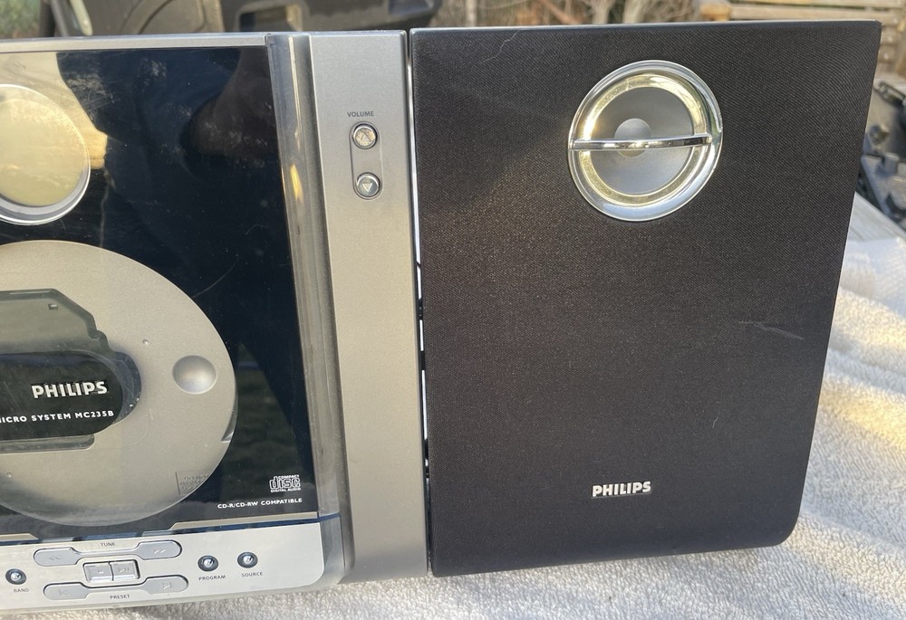 PHILIPS MC235B Micro System CD Player W/ SPEAKERS