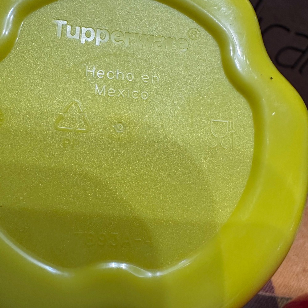 Tupperware Bell Pepper keeper Red & Yellow