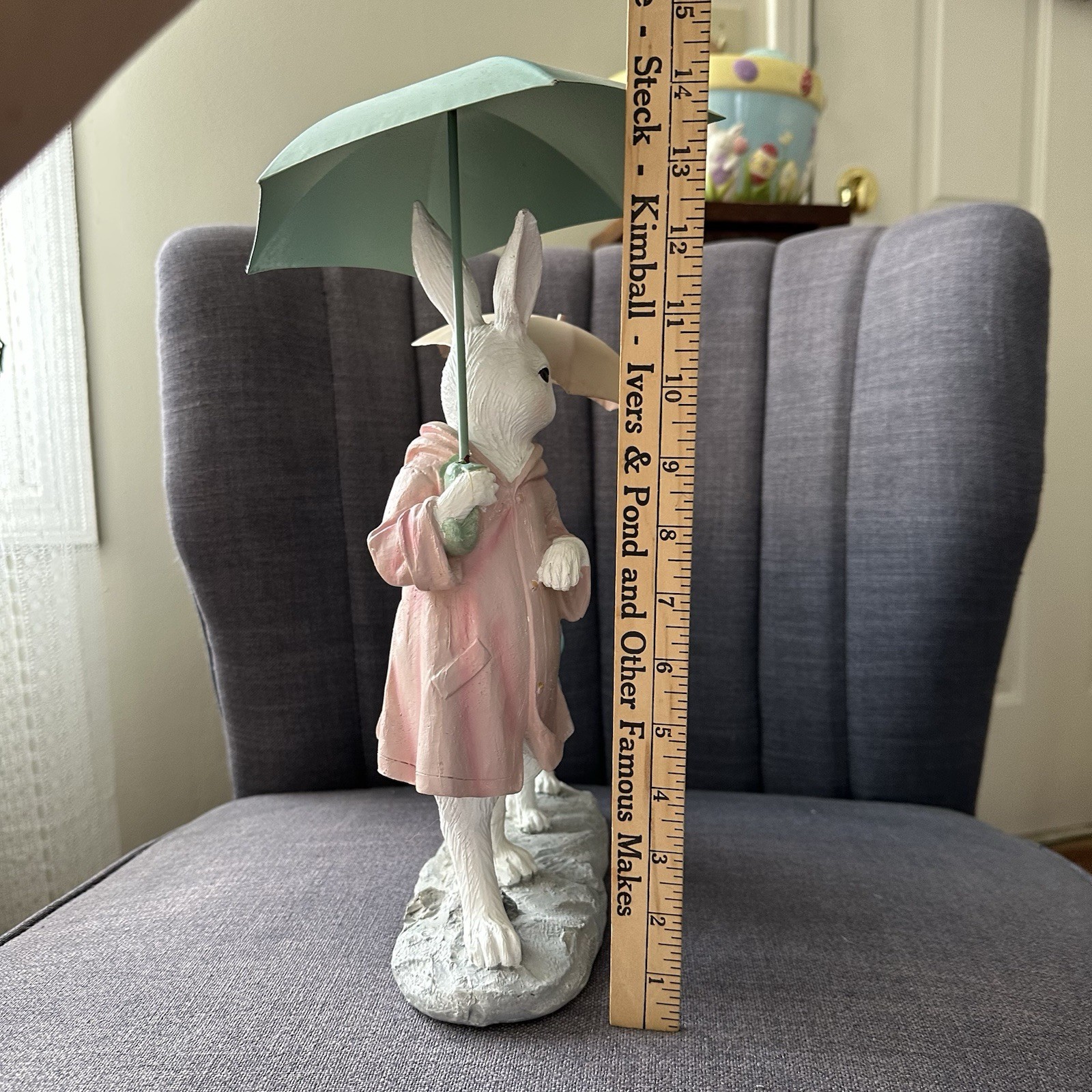 Bunny Rabbit Mom And Children With Umbrellas Resin Statue READ