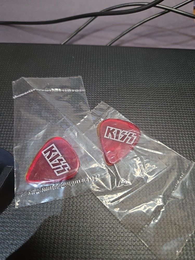 KISS Guitar Pick Plectrum Red Yellow Set 2010 VIP Package SEALED Vintage Kiss