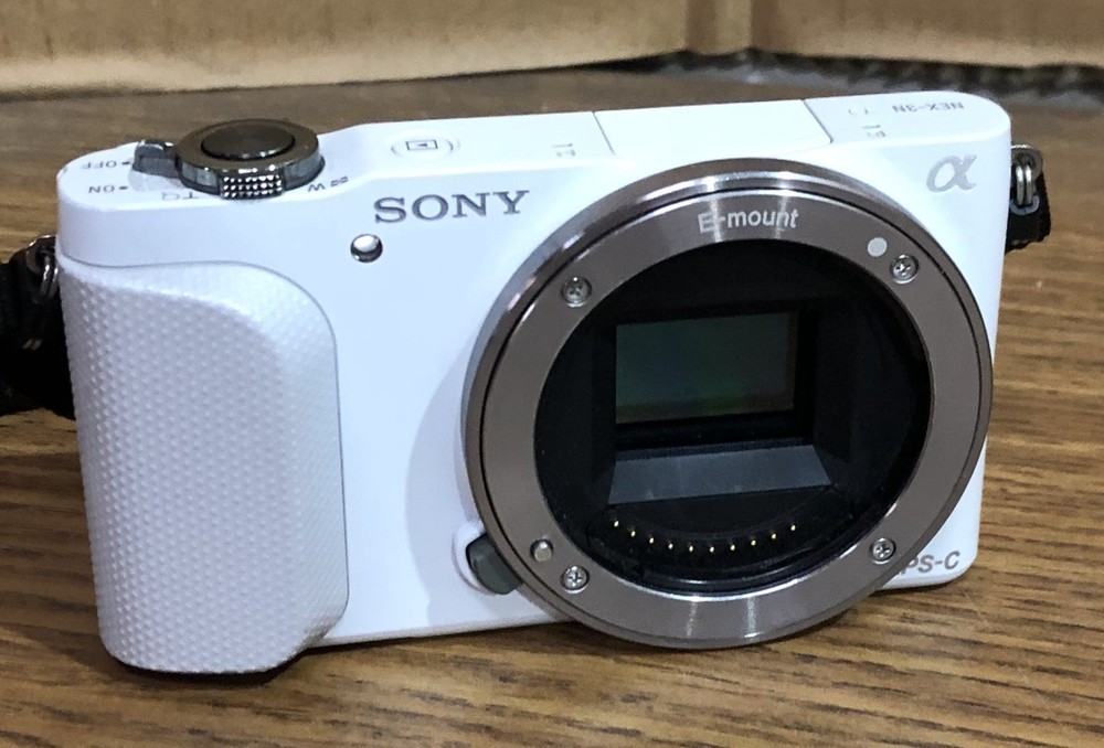 Sony Alpha NEX-3N Mirrorless Digital Camera - Untested