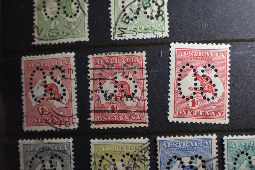 Australia Large Hole OFFICIAL Perfin