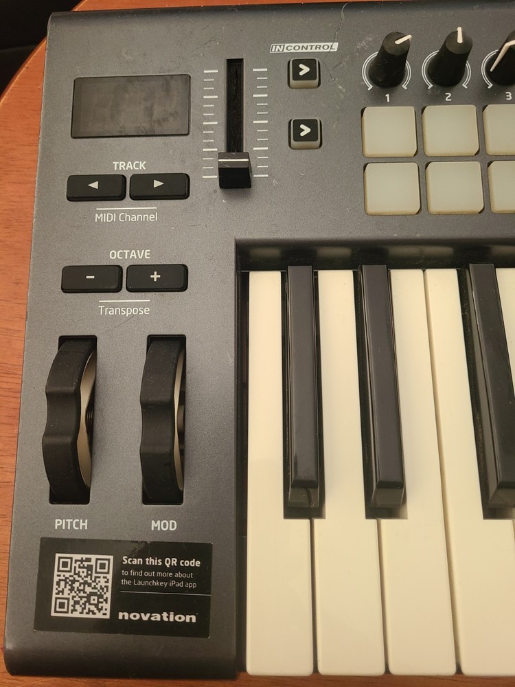 Novation Launchkey 25 MIDI keyboard controller - No Power Cord
