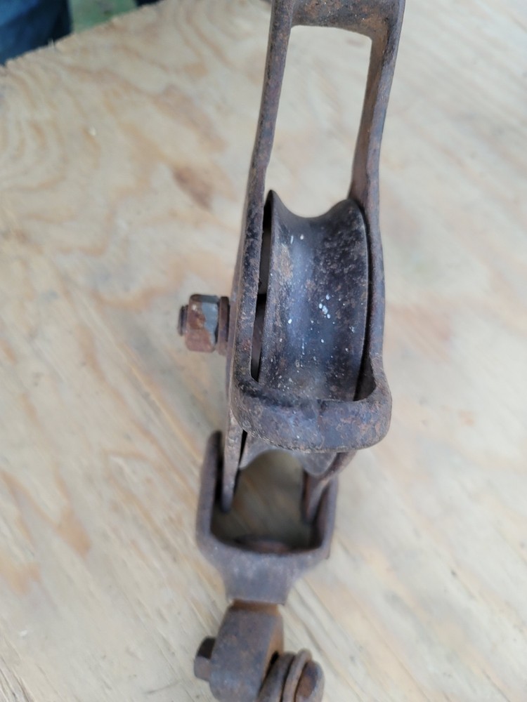 Heavy Duty Pulley And Chain System, Large Hook Opens To Make Loading Easy