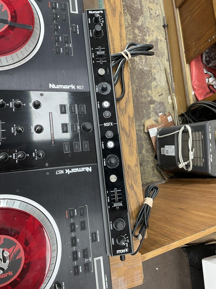 NUMARK NS7 DJ CONTROLLER (EZ2006242)