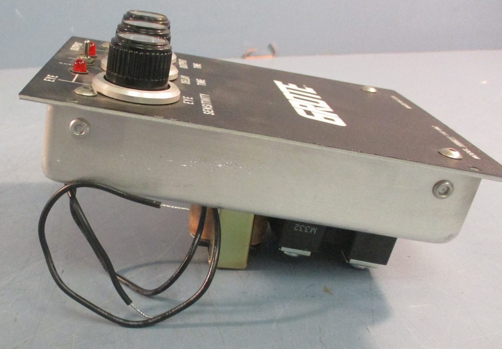 Grote 1000211 Timer Module 110 VAC Crydom Solid State Relay Output D1210