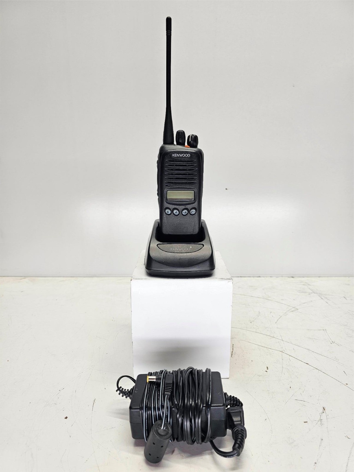 Kenwood TK-3180-K2 TK3180-K2 UHF 400-470 Mhz 5W 500+ Ch Ltd Keypad