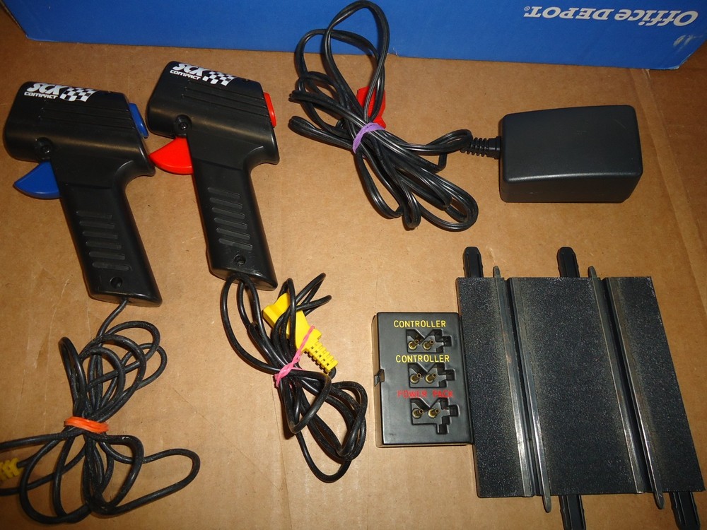2 SCX Compact 1:43 -2 Speed Controllers Turbo Button -AC Adapter+ Power Track