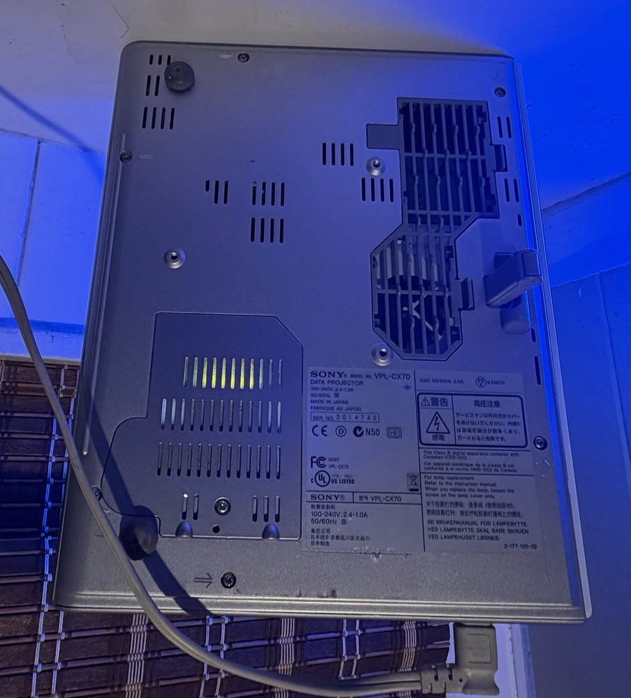 SONY VPL-CX70 Projector With Remote Control WORKS!