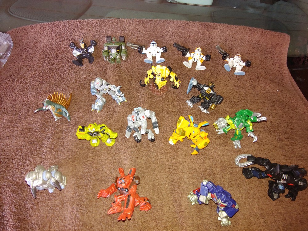 10 Hasbro 2007 Mini TransformerAction Figures & 5 Star Wars Stormtroopers 2004