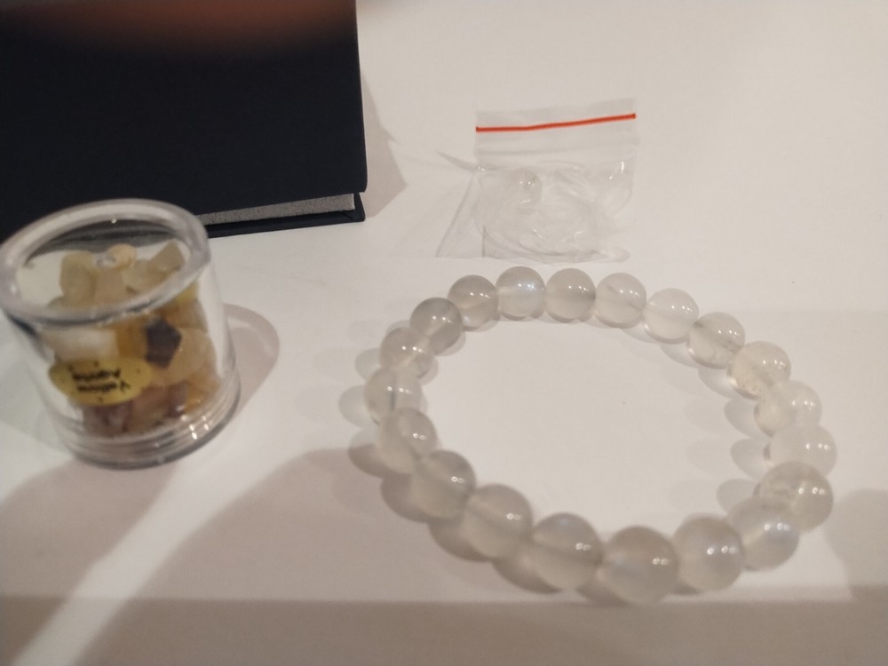 Owiz jade 10mm moonstone braclet
