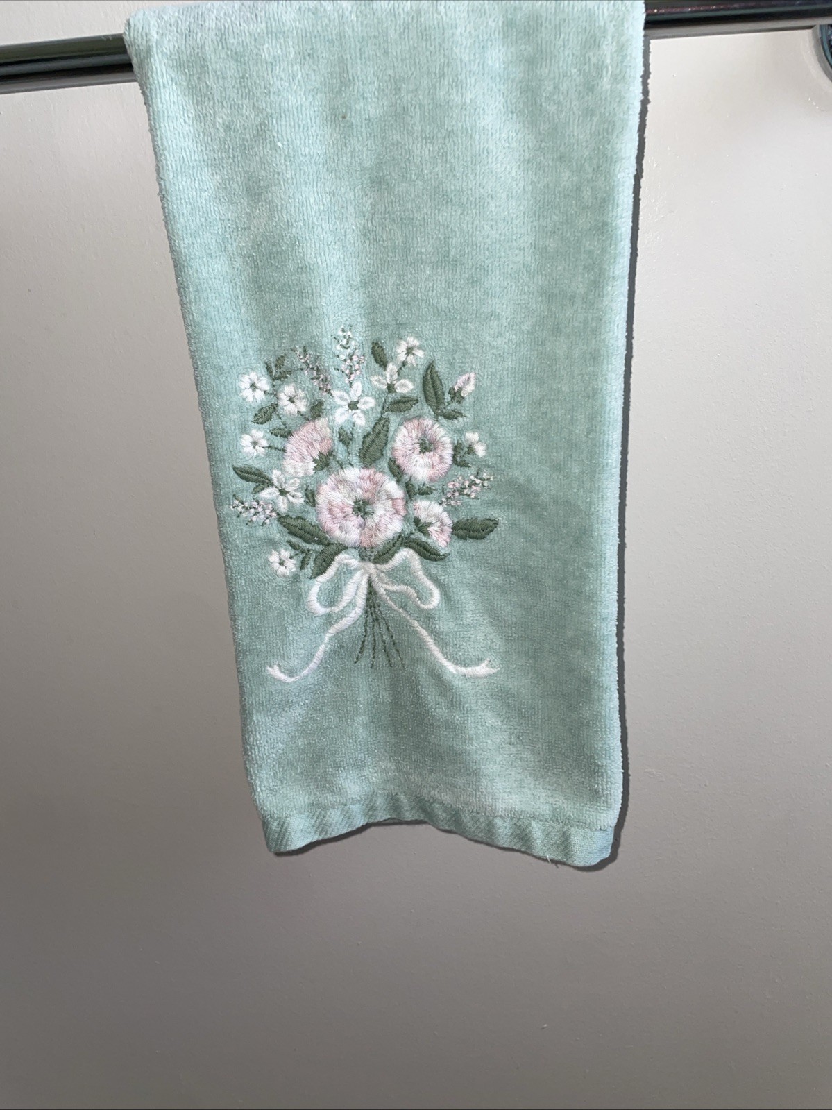 The Avanti Look Light Green 3 Piece 100% Cotton Towel Set