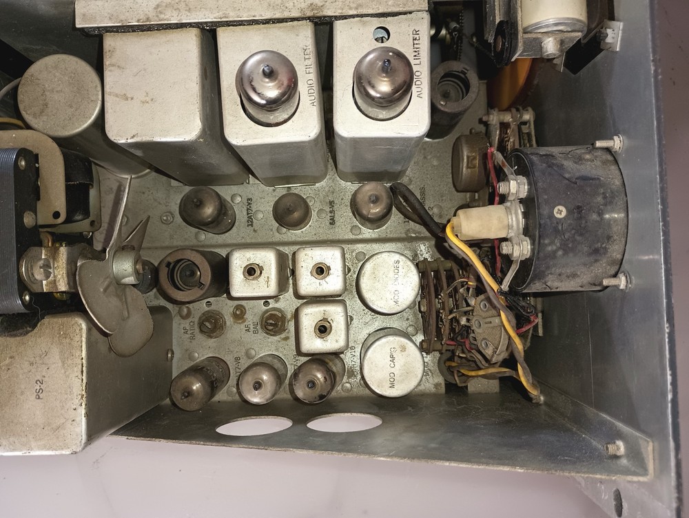 Central Electronics 100V Multiphase SSB Ham Transmitter Vintage Powers On