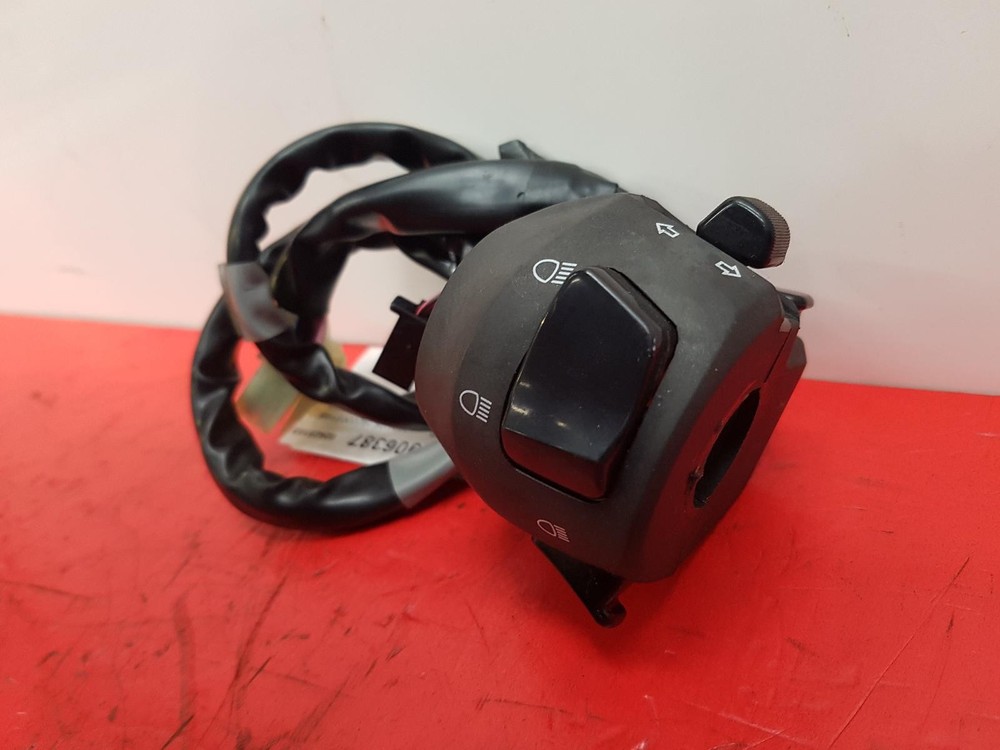 2018 YAMAHA MT 125 LEFT SIDE INDICATOR SWITCH