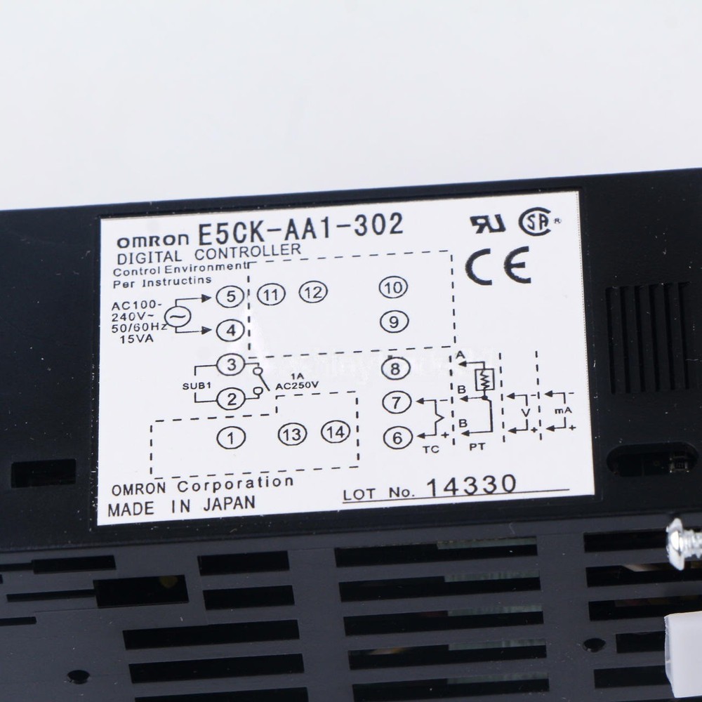 NEW Omron E5CK-AA1-302 Digital Controller Multi-Range 100-240VAC 50/60HZ