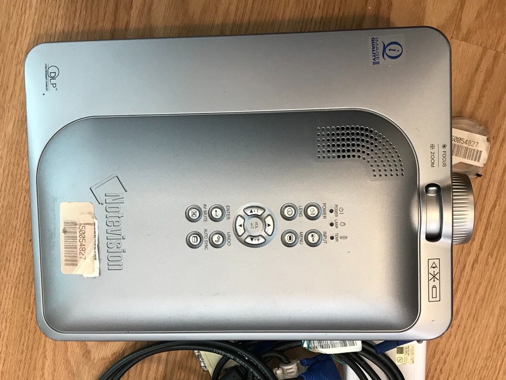 SHARP NOTEVISION M20X DIGITAL VIDEO PROJECTOR WITH REMOTE  Control