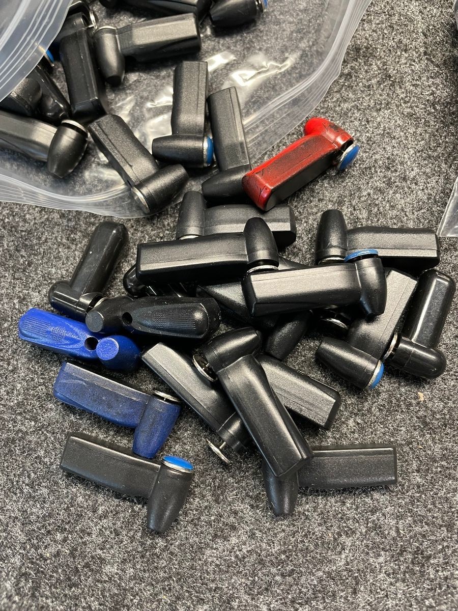 Mini Pencil Clothing Security Tags 8.2MHz w/ Pins, Lot of 922, Pre-Owned*