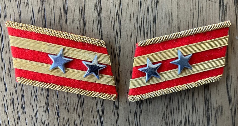 LIEUTENANT COLONEL COLLAR INSIGNIA