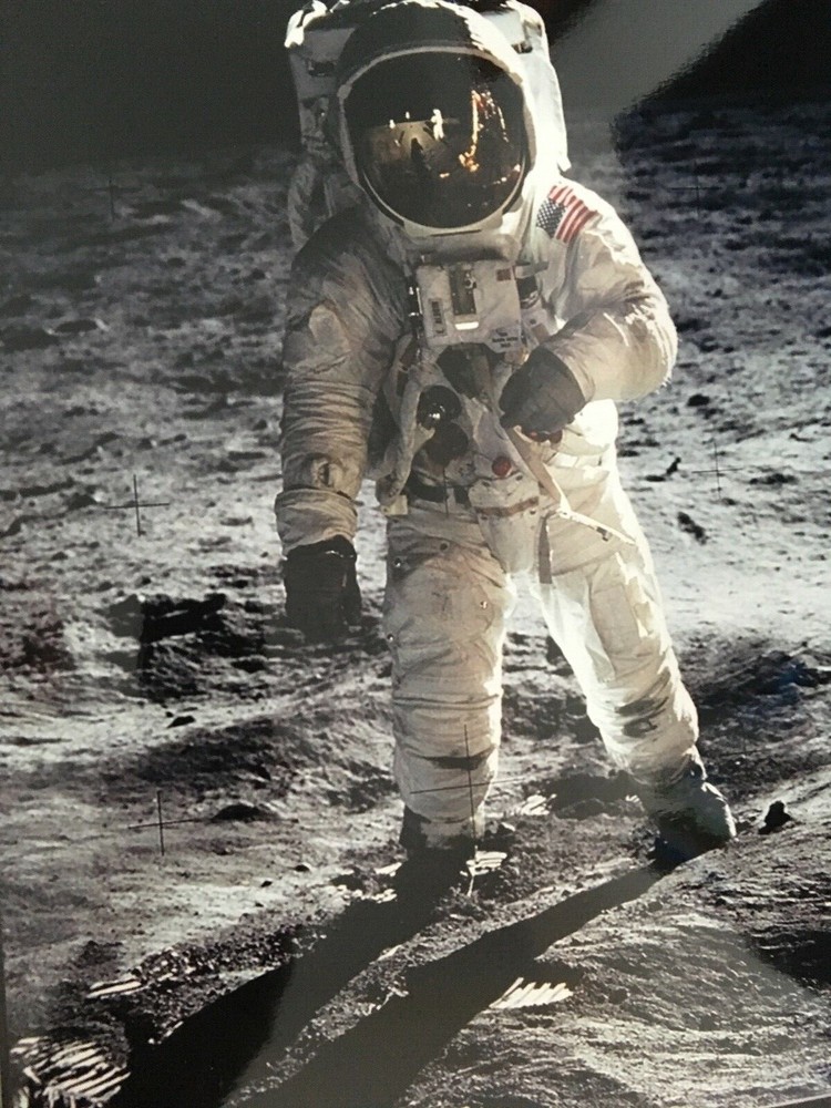 BUZZ ALDRIN - APOLLO MOONWALKER - EXCELLENT UNSIGNED PHOTOGRAPH