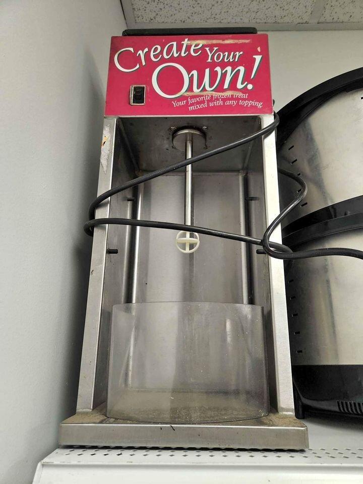 Soft serve ice cream blender