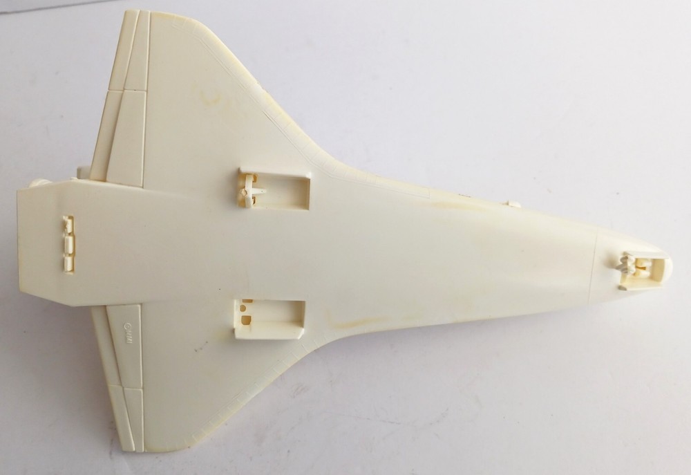 Monogram Space Shuttle Challenger Snap Tite Model Kit #1014 Built 1983 Vintage