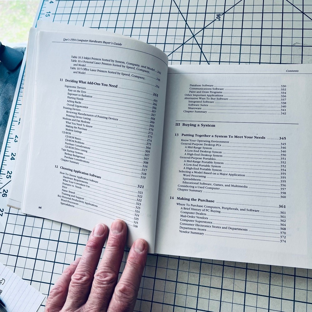 Que's 1994 Computer Hardware Buyer's Guide Book IBM Mac Vintage PC Computing