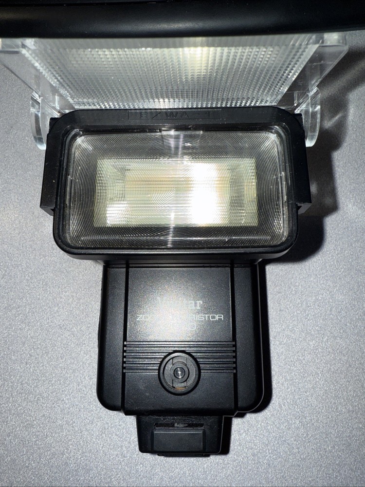 Vivitar Zoom Thyristor 2500 Universal Mount With removable diffuser FREE SHIP