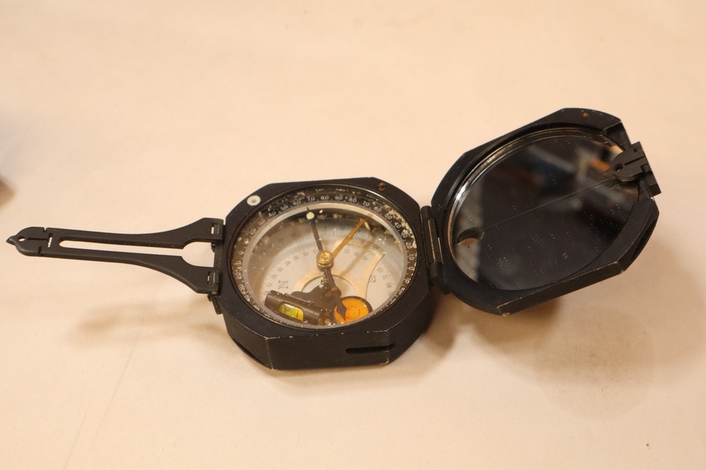 charvoz compass In M19 Carring Case w/ Broken Snap