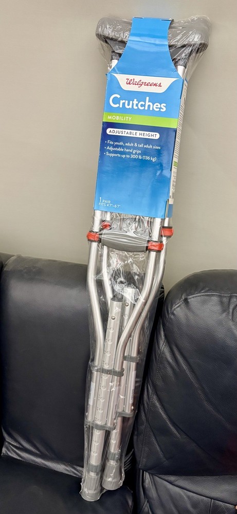 Universal Adjustable Height (4’7”-6’7”) Crutches