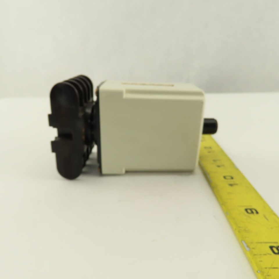 Square D Class 9050 JCK-14 On Delay Timing Relay 1.2-120 Sec With Socket Base