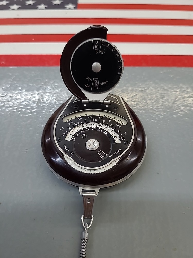Vintage 1952 Bertram Chrostar Light Meter