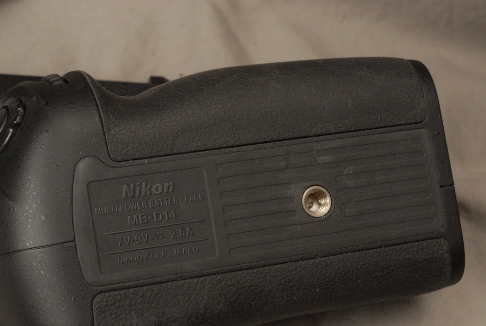 Nikon MB-D14