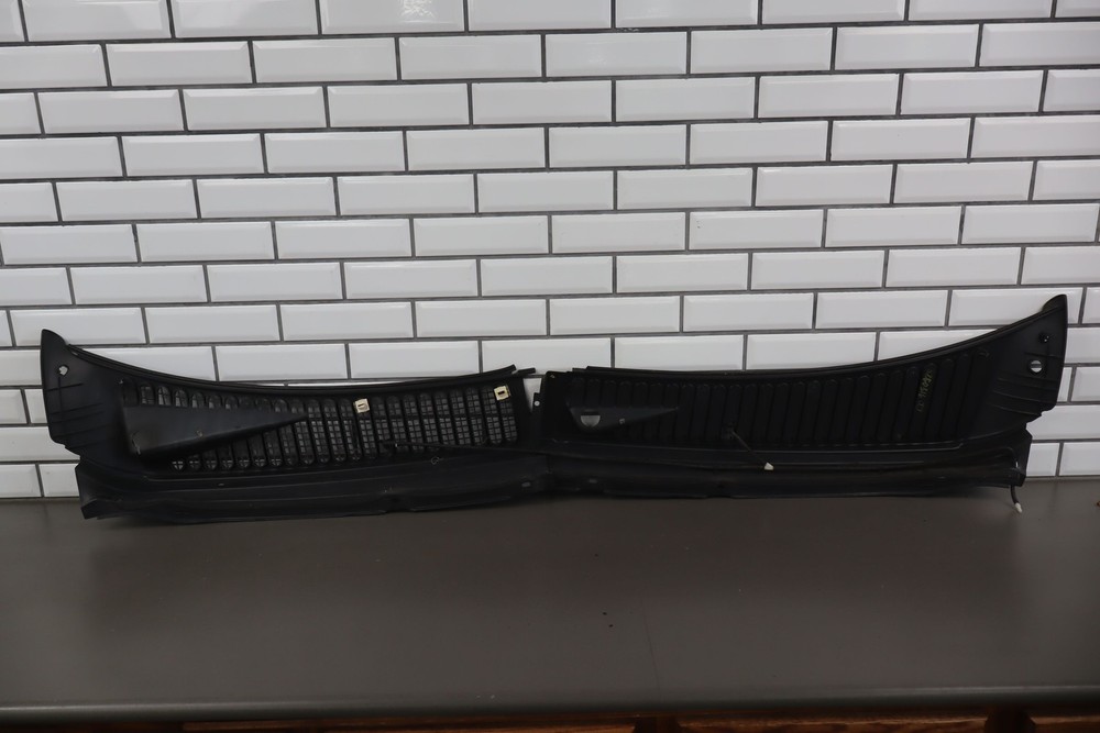 2002 Ford F350SD Front Windshield Cowl Vent Panel