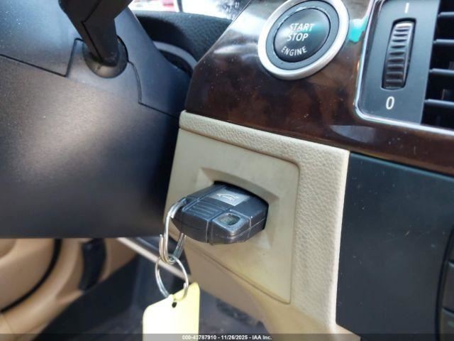 328I 2010 Glove Box 4923726