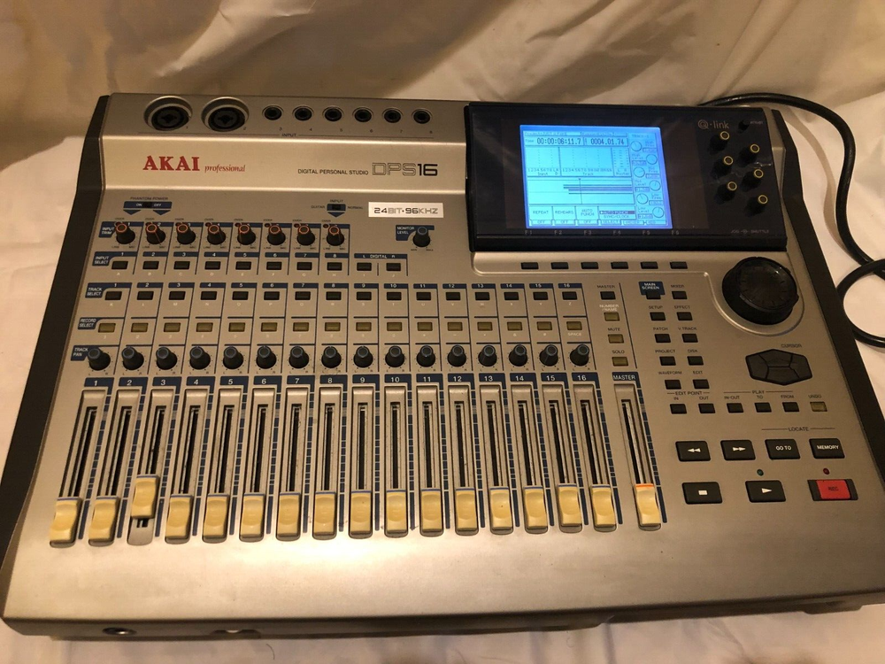 AKAI DPS16 Digital Multitrack 24bit/96kHz HDR Workstation Recorder