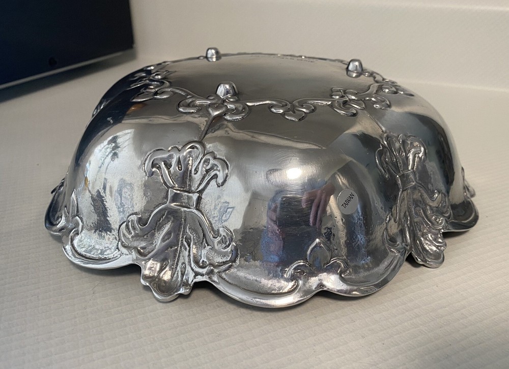 Fruit Bowl Silver fleur de lys 2009 Read The Description