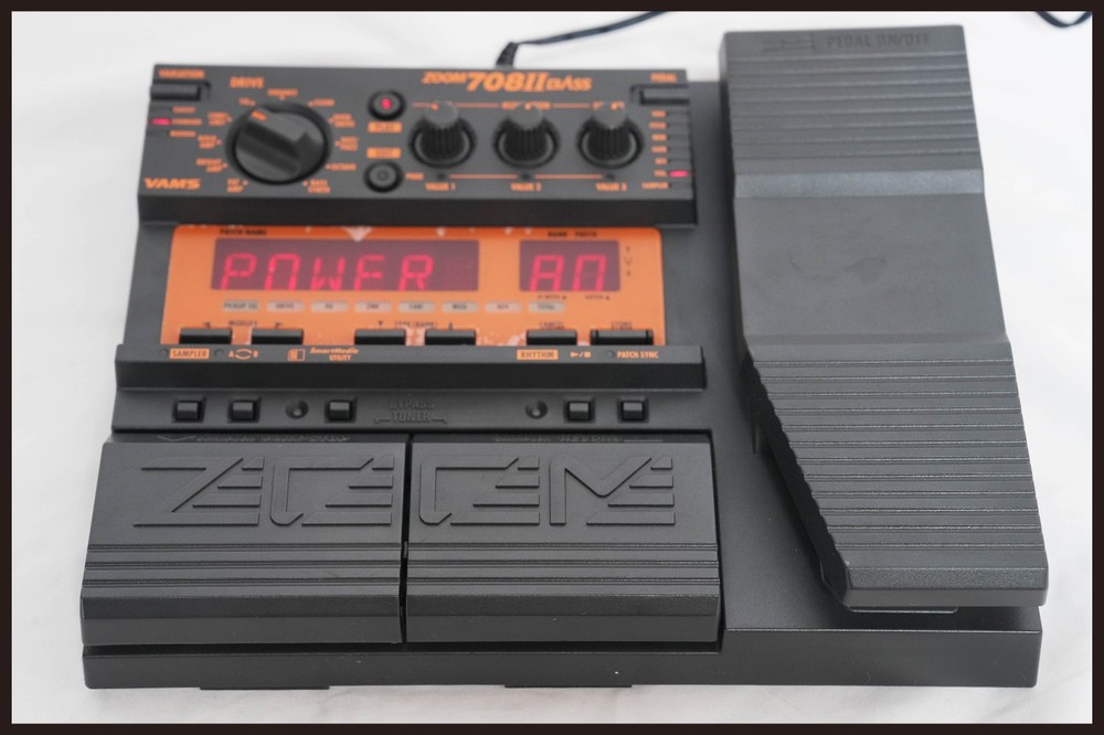 ZOOM 708II BASS EFFECTS PROCESSOR/MULTI-EFFECTOR