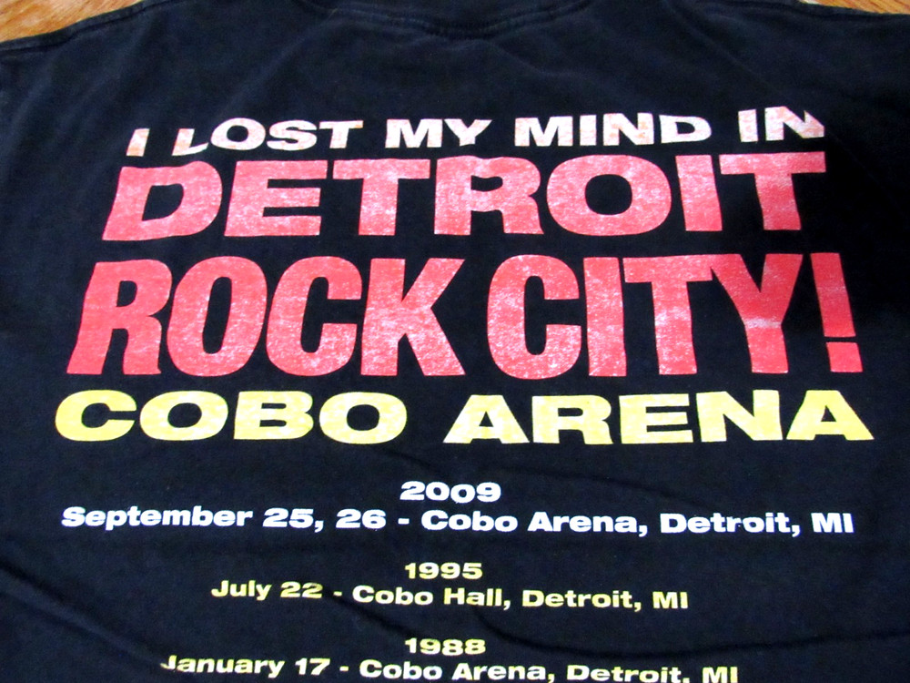 Vtg KISS 2009 COBO L concert t preowned excellent condition