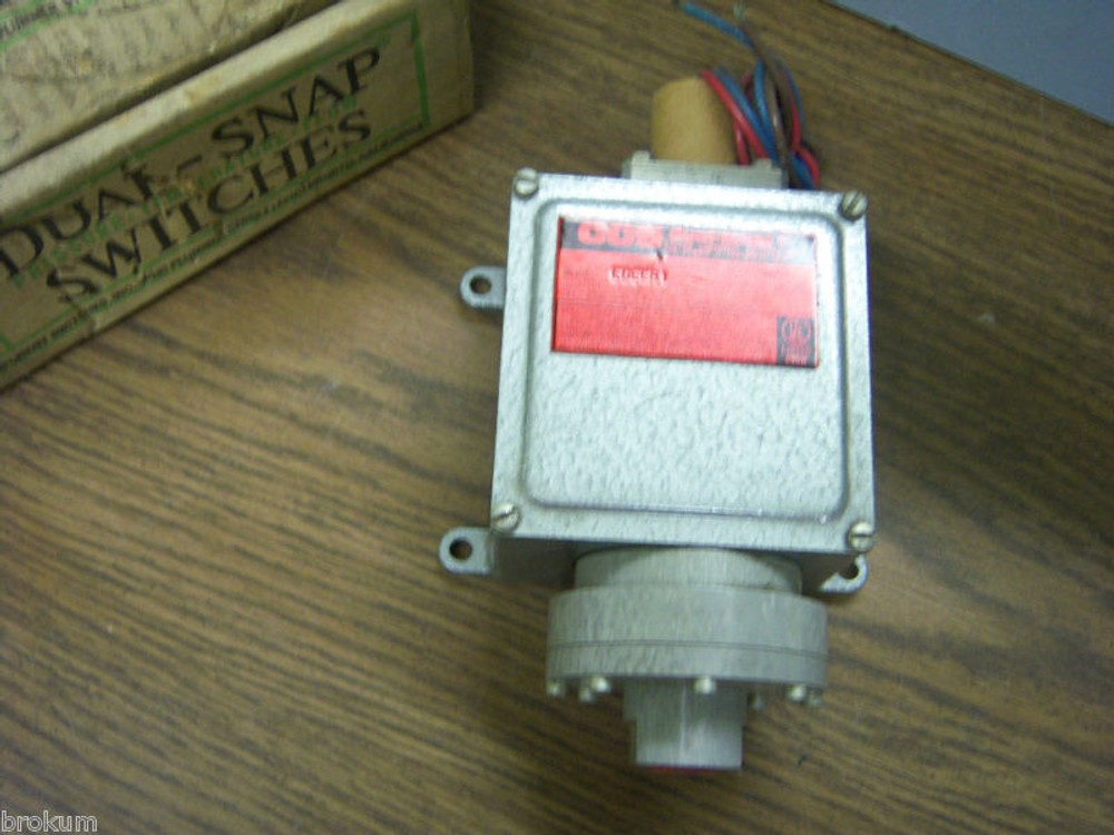 CUSTOM COMPONENT DUAL-SNAP PRESSURE SWITCH 6066R1 ~NIB~