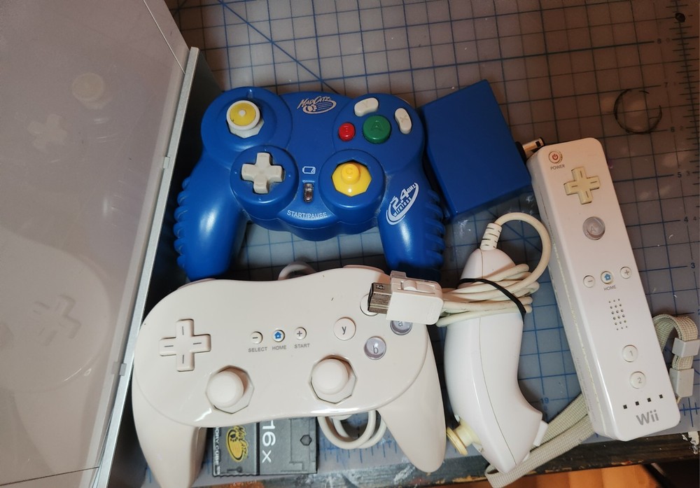 Nintendo Wii Original Console Bundle WORKING + TESTED (With Accessories)