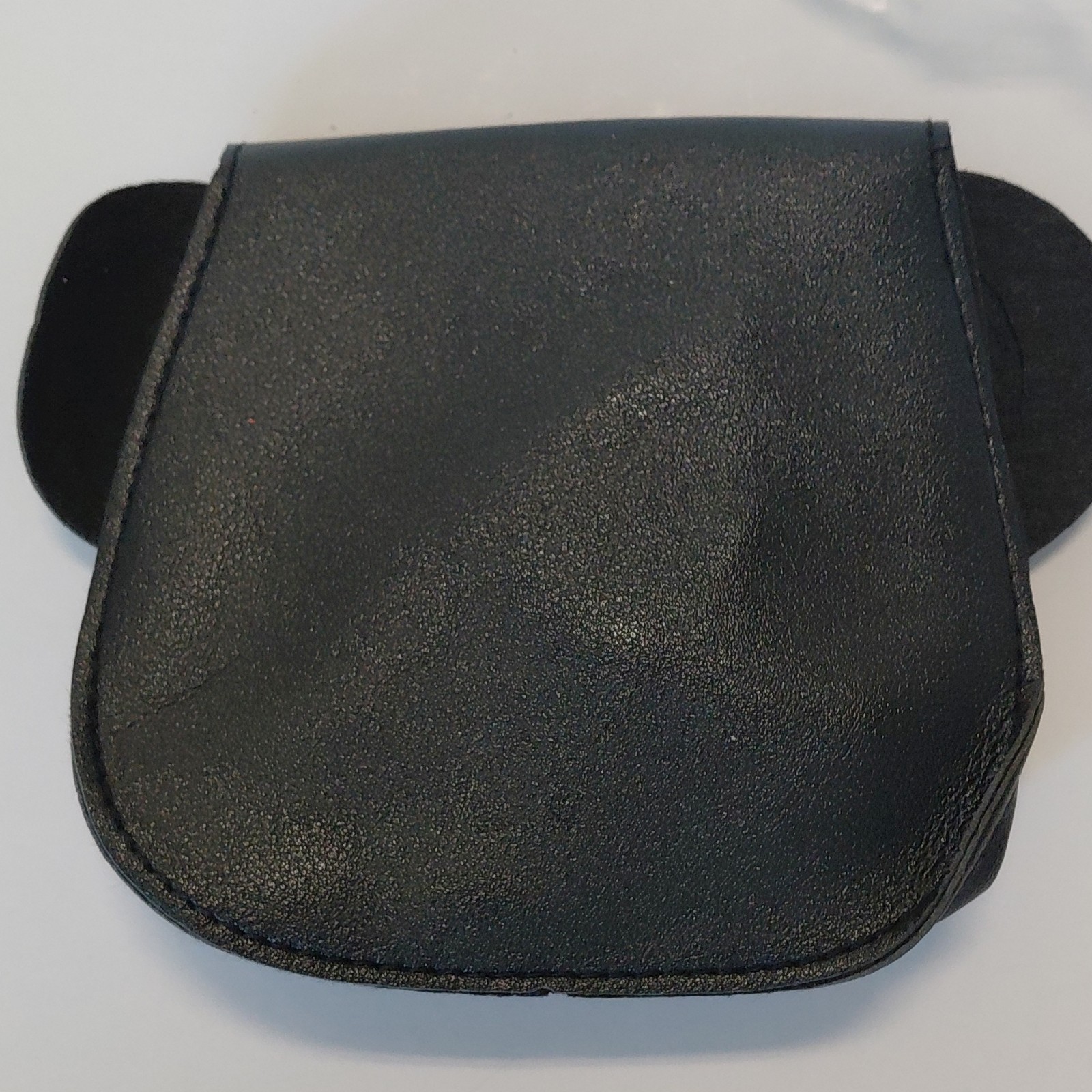 Disney Minnie Mouse Small Black Crossbody Bag with Red Bow (02423-bk)