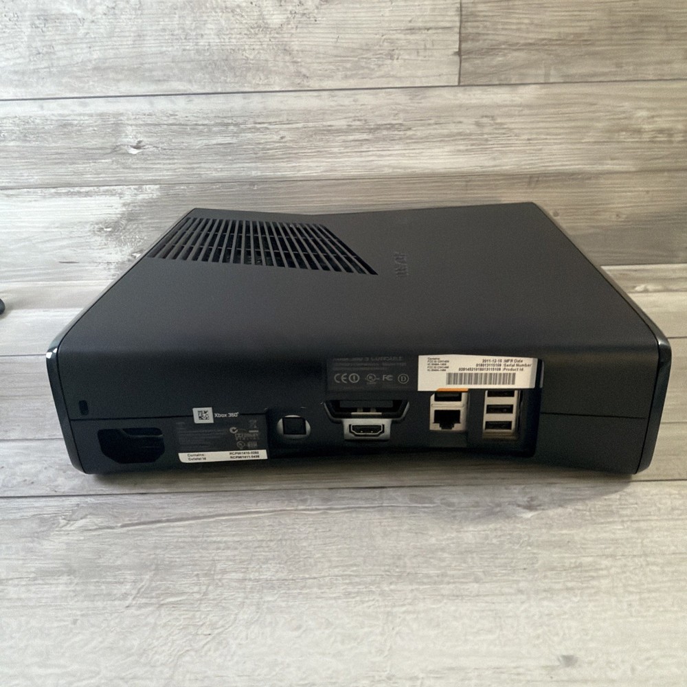 Microsoft Xbox 360 Slim S 4gb Console Bundle 5 Games Controller And Cords