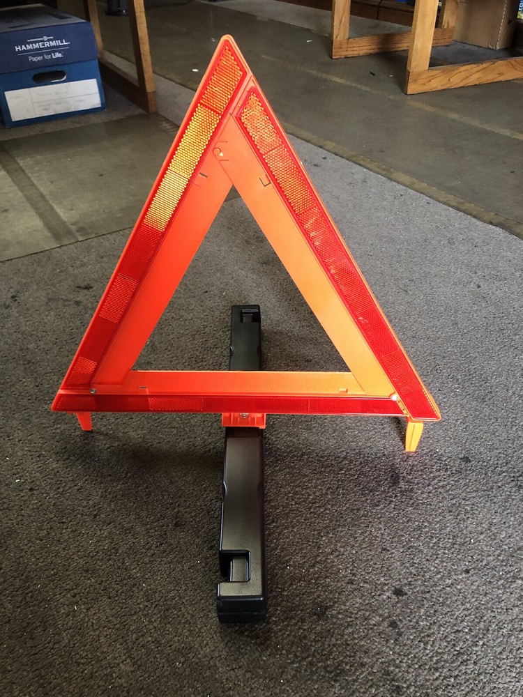 Safety Warning Triangle DOT approved Road Side Emergency Kit