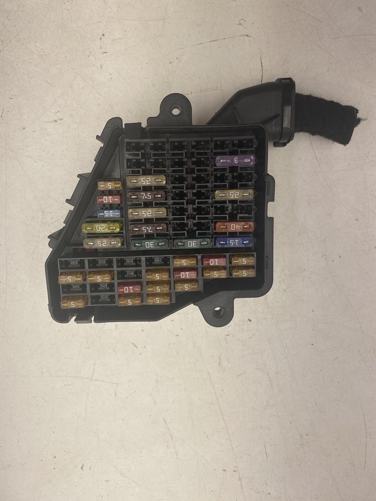 2004-2006 Audi A8L Fuse Box OEM.