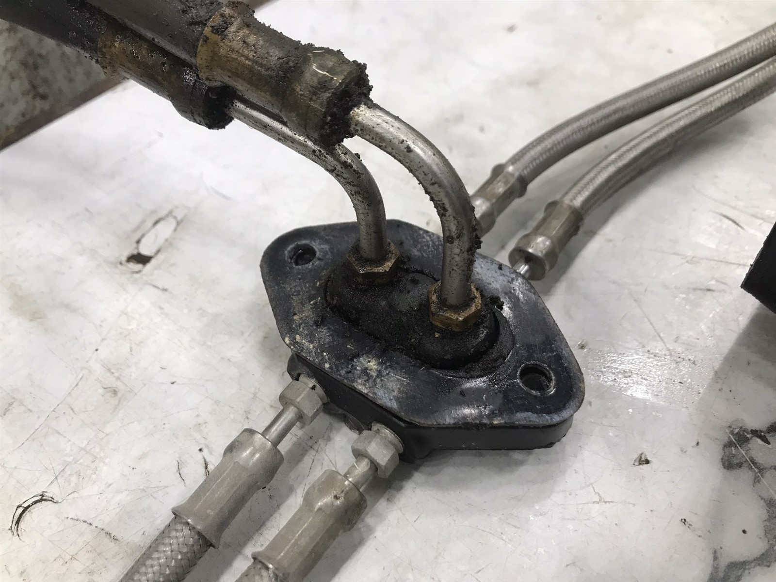 Mercury marine MerCruiser Alpha Bravo trim tilt lift hydraulic cylinders NO SALT